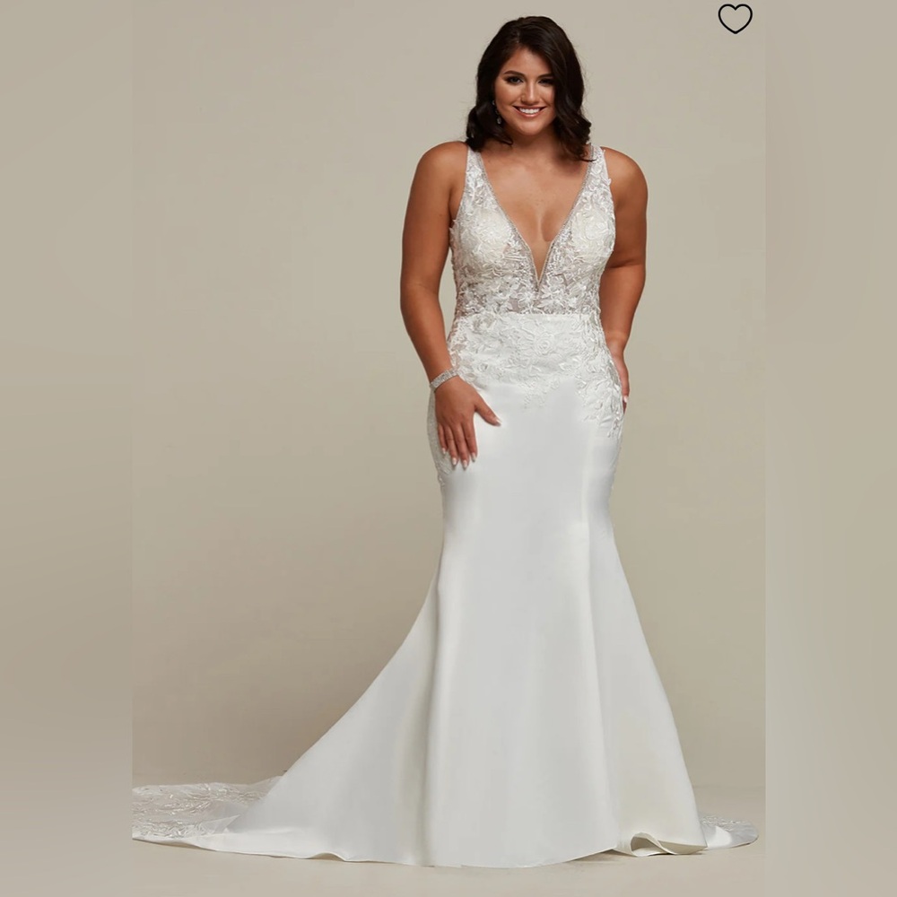 Avery Austin wedding dress - style Jordyn. Size 16. Never worn.
